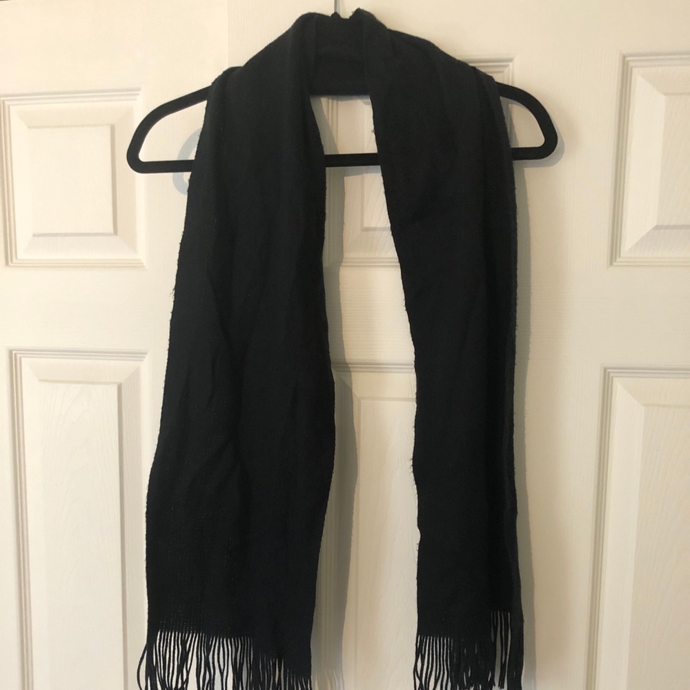 Black Gap Scarf